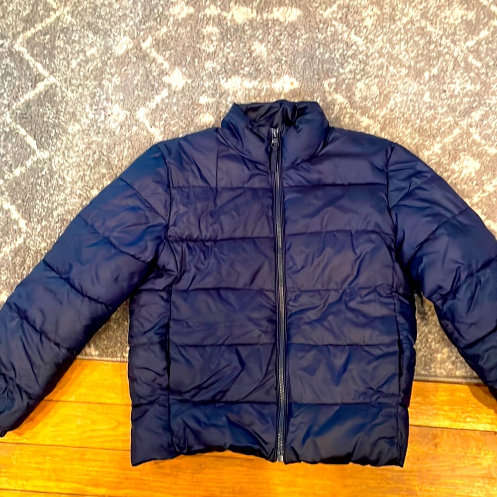Boys size 6 light puffer jacket.  Perfect condition